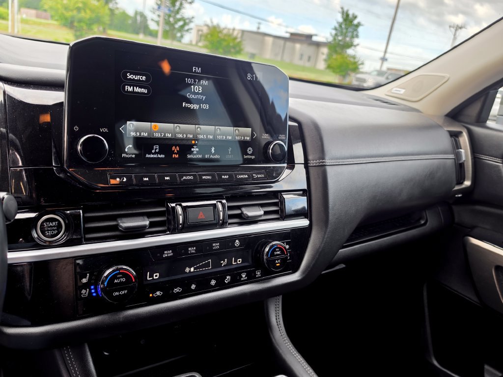 Used 2024 Nissan Pathfinder Platinum FWD image 28