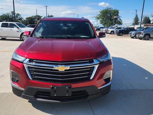 Used 2023 Chevrolet Traverse LT AWD/4WD image 2
