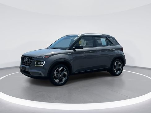 Certified 2022 Hyundai Venue Limited image 3