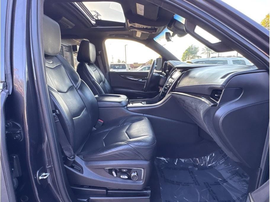 Used 2017 Cadillac Escalade Platinum AWD/4WD image 30