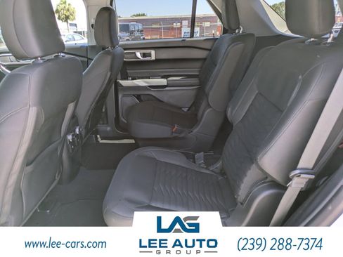 Used 2021 Ford Explorer XLT AWD/4WD image 12