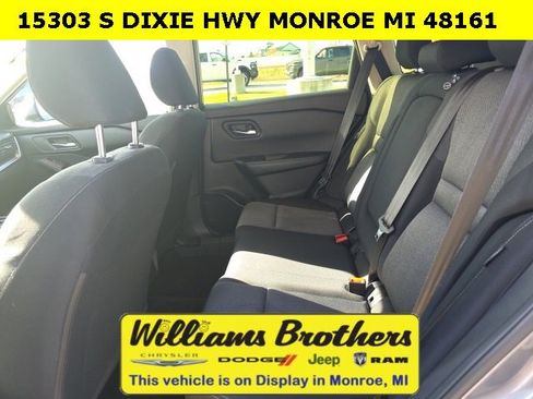 Used 2024 Nissan Rogue SV image 24