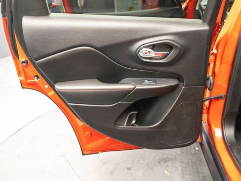 Used 2019 Jeep Cherokee Trailhawk image 33