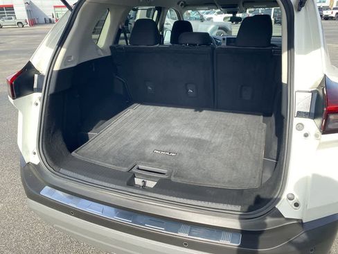 Used 2021 Nissan Rogue SV image 22