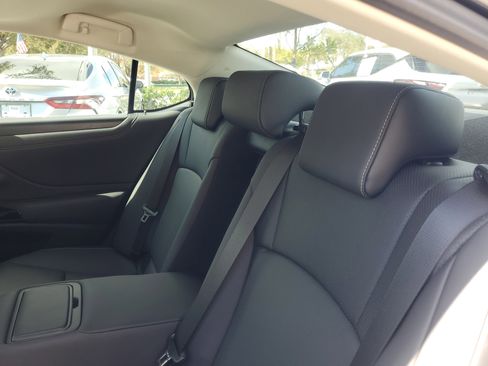 Used 2023 Lexus ES 350 w/ Premium Package image 12