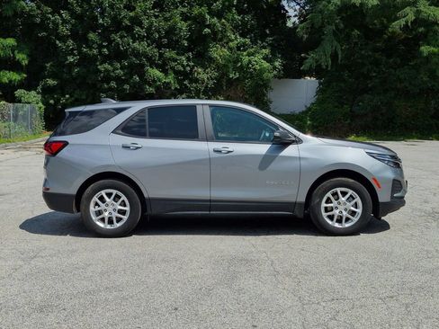 Used 2024 Chevrolet Equinox LS w/ LS Convenience Package AWD/4WD image 2