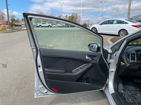 Used 2015 Kia Forte EX w/ Premium Package image 9