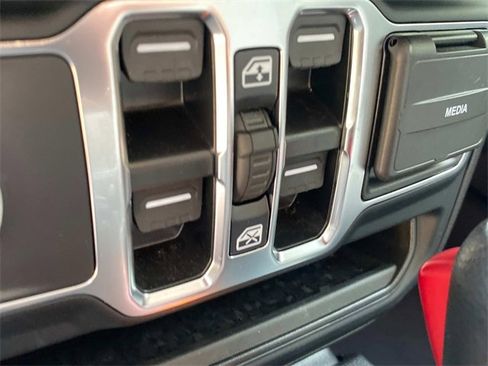 Used 2024 Jeep Wrangler Unlimited image 13