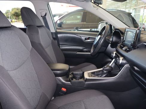 Used 2021 Toyota RAV4 XLE AWD/4WD image 39
