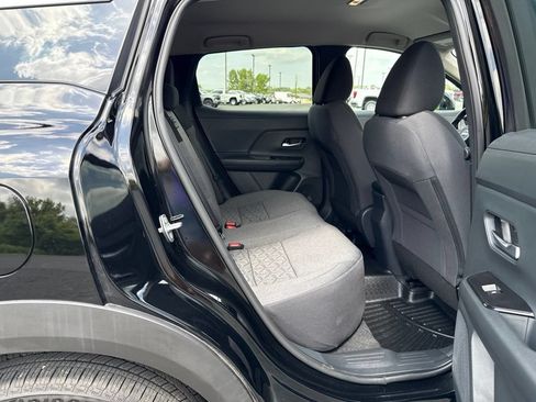 Used 2025 Nissan Kicks SV AWD/4WD image 12
