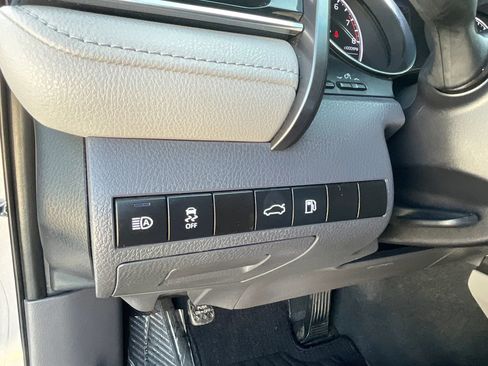 Used 2018 Toyota Camry LE image 23