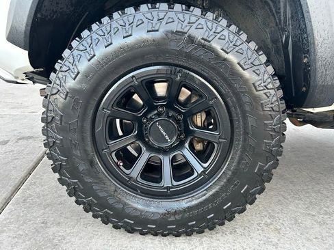 Used 2017 Toyota Tacoma TRD Off-Road image 30