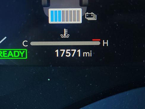 Used 2025 Toyota Sienna Platinum image 32