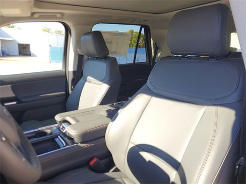 New 2025 Ford Expedition Active image 18