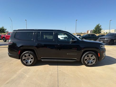 Used 2024 Jeep Wagoneer Series II w/ Flexible Seating Group AWD/4WD image 6