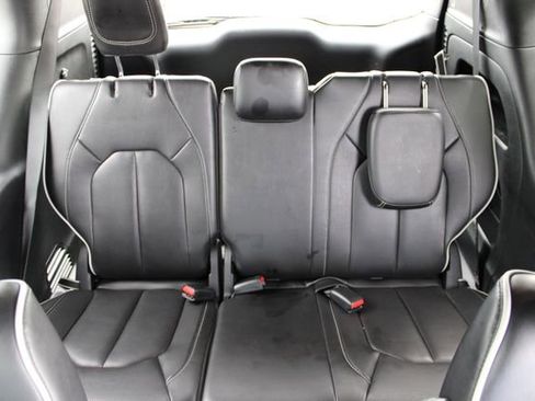 Used 2025 Chrysler Pacifica Limited FWD image 19