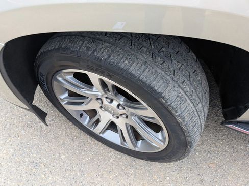 Used 2016 Cadillac Escalade ESV Luxury image 15