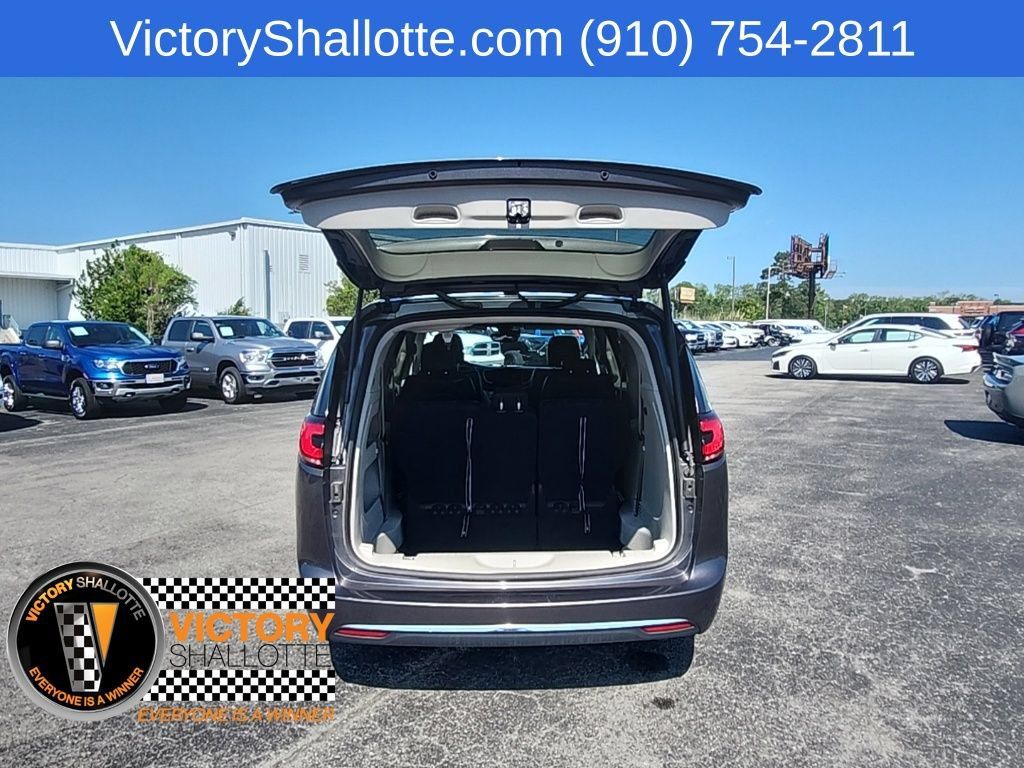 Certified 2022 Chrysler Pacifica Touring-L FWD image 32