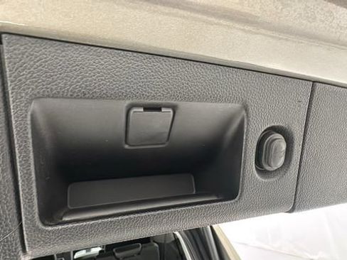 Used 2019 Chevrolet Suburban Premier image 17