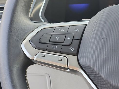 Used 2022 Volkswagen Tiguan SE w/ Panoramic Sunroof Package image 20