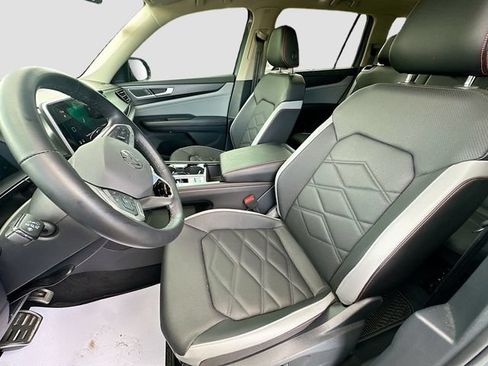 Used 2025 Volkswagen Atlas Peak Edition SE AWD/4WD image 22
