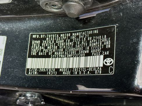 Used 2021 Toyota Corolla LE image 39