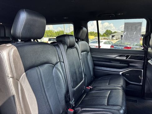 Used 2024 Jeep Wagoneer L Series II w/ Flexible Seating Group RWD image 23