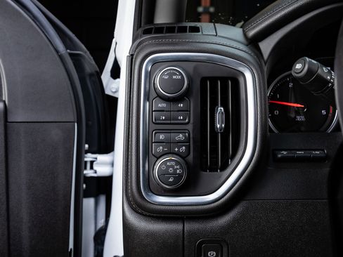 Used 2022 Chevrolet Silverado 2500 LTZ w/ LTZ Plus Package image 22