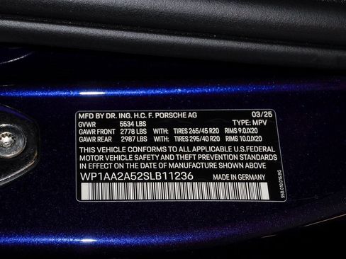 Certified 2025 Porsche Macan image 30