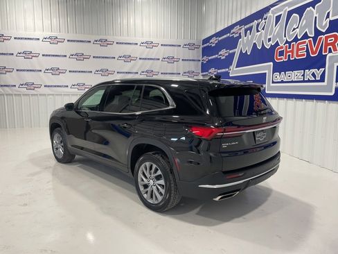 Used 2025 Buick Enclave Preferred image 7