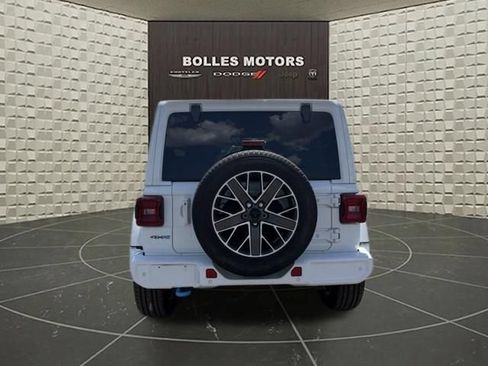 Used 2023 Jeep Wrangler Unlimited Sahara AWD/4WD image 4