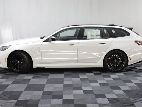 New 2027 BMW M5 Touring AWD/4WD image 5