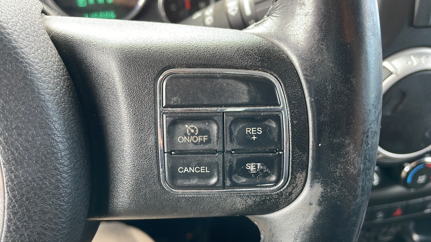 Used 2014 Jeep Wrangler Unlimited Sahara w/ Dual Top Group AWD/4WD image 26