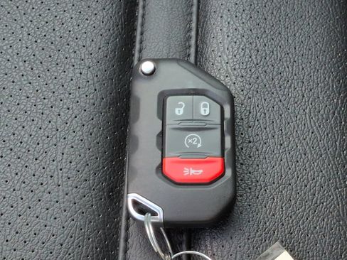 Used 2024 Jeep Wrangler Unlimited AWD/4WD image 28
