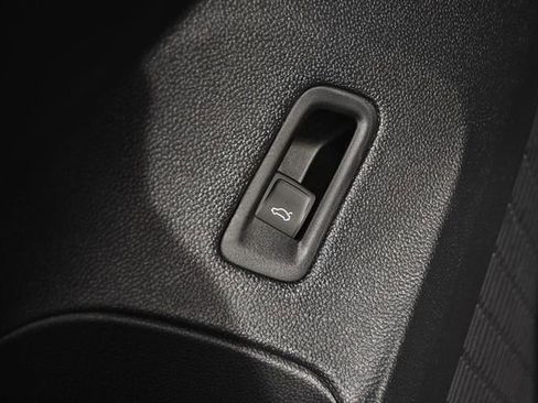 New 2026 Volkswagen Atlas Cross Sport SE image 9