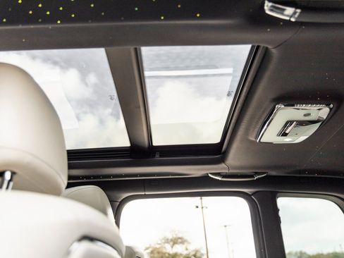 Used 2019 Rolls-Royce Cullinan image 29