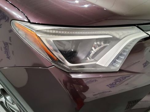 Used 2018 Toyota RAV4 LE w/ Carpet Mat Package image 6