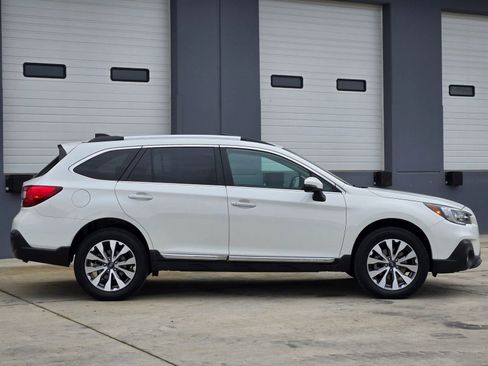 Used 2018 Subaru Outback 3.6R Touring w/ Popular Package #3 image 9