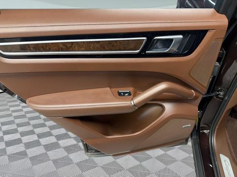 Certified 2023 Porsche Cayenne Platinum Edition AWD/4WD image 25