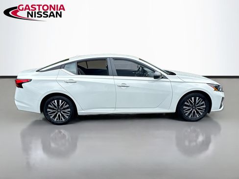Used 2025 Nissan Altima 2.5 SV FWD image 10