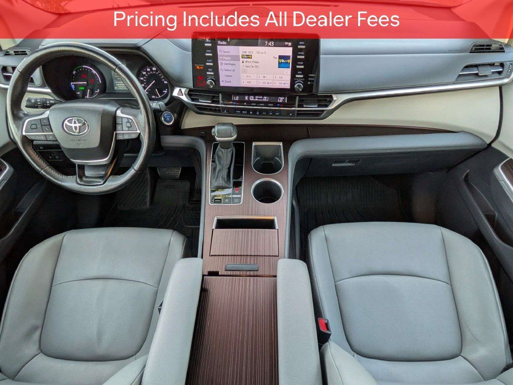 Used 2023 Toyota Sienna XLE FWD image 17