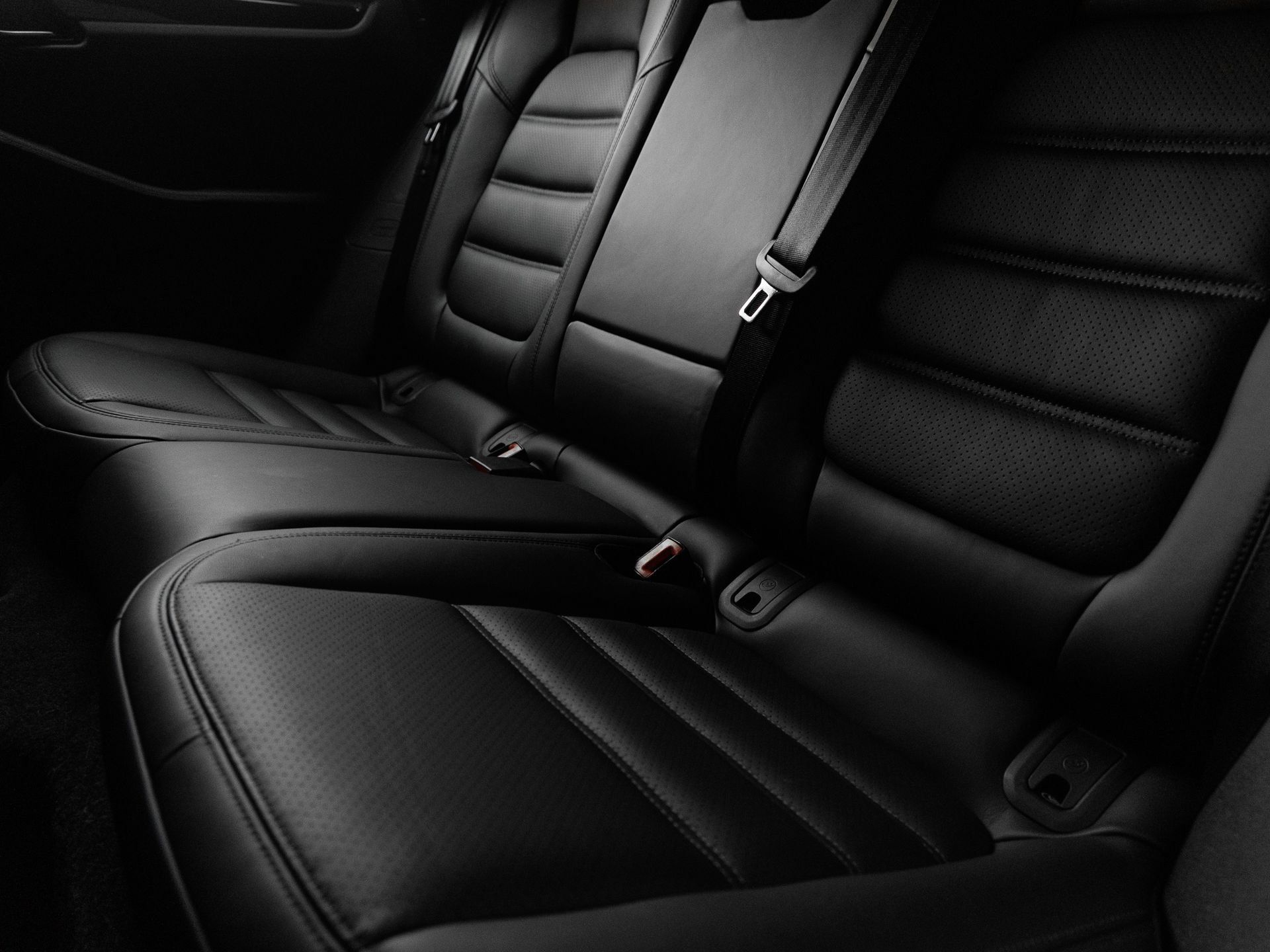 Certified 2026 Porsche Macan AWD/4WD image 24