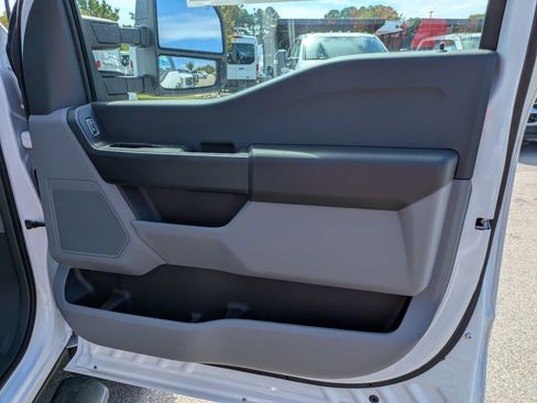 New 2025 Ford F550 4x4 Crew Cab image 38