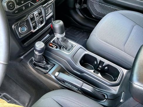 Used 2022 Jeep Gladiator Sport AWD/4WD image 18