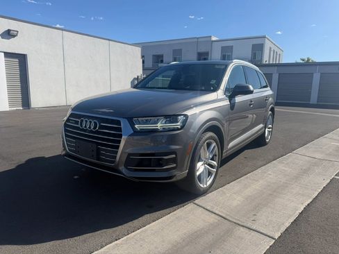 Used 2017 Audi Q7 3.0T Prestige image 2