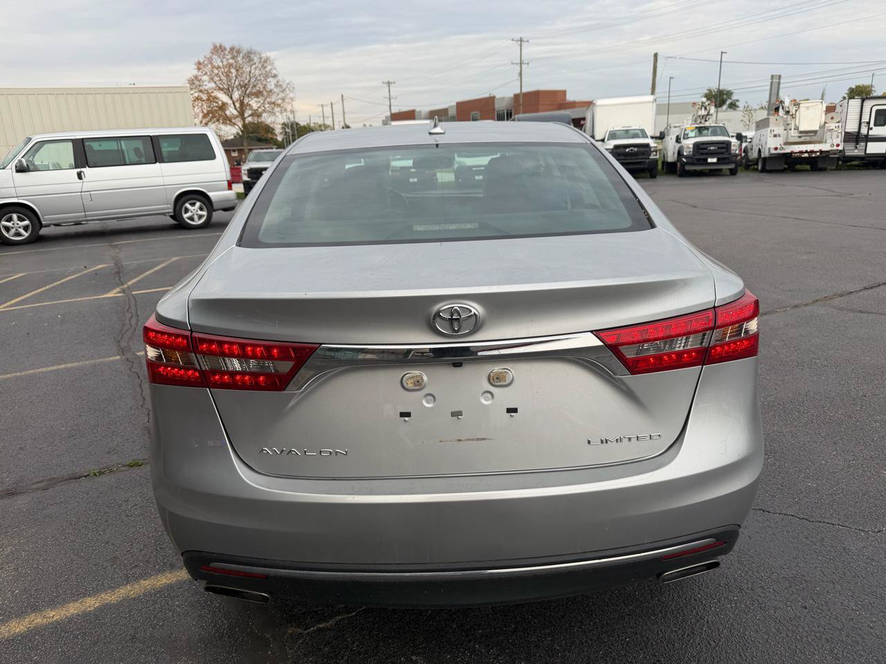 Used 2018 Toyota Avalon Limited w/ All Weather Liner Package FWD image 4