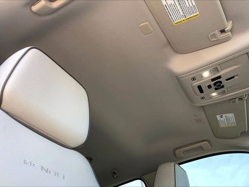 Used 2022 GMC Yukon XL Denali image 13