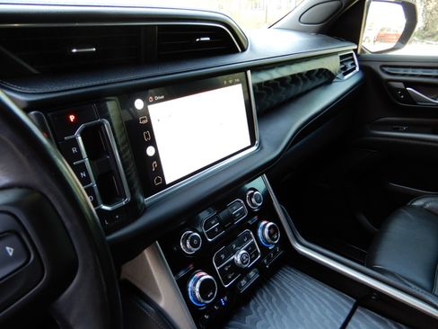 Used 2022 GMC Yukon Denali image 15