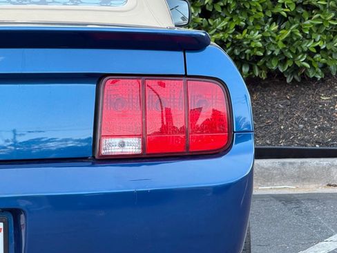 Used 2007 Ford Mustang Convertible RWD image 16