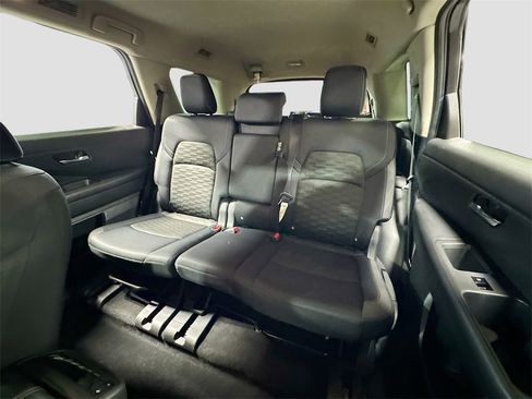 Used 2022 Nissan Pathfinder SV image 13